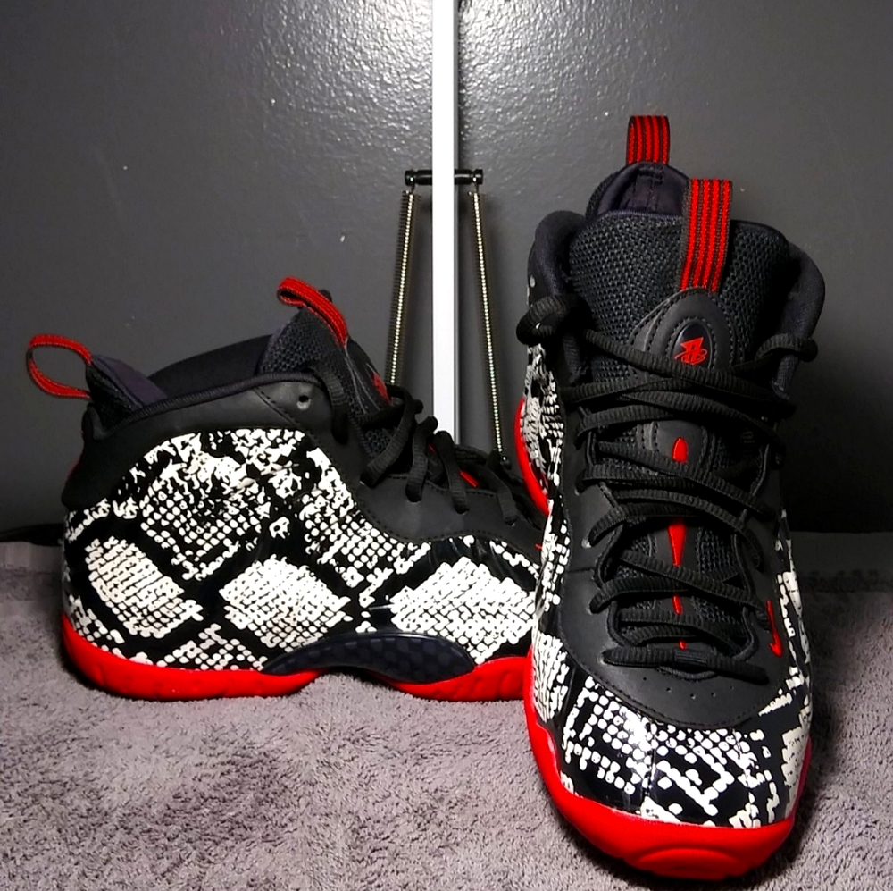 Nike Air Foamposite One  SIZE 7